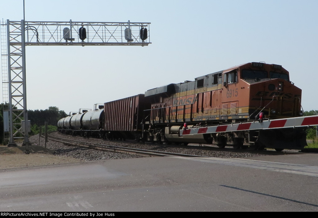 BNSF 6915 DPU